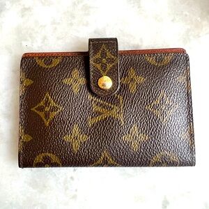 Louis Vuitton card holder w/bag!
